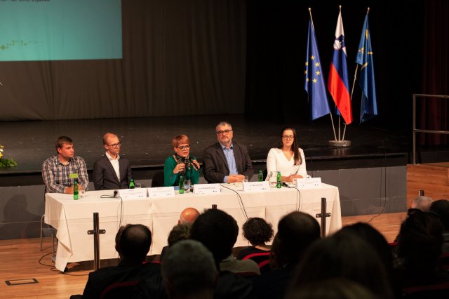 Zasedanje podeželskega parlamenta